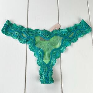 Victoria’s Secret Vintage Sexy Little Things green lace thong panties size small
